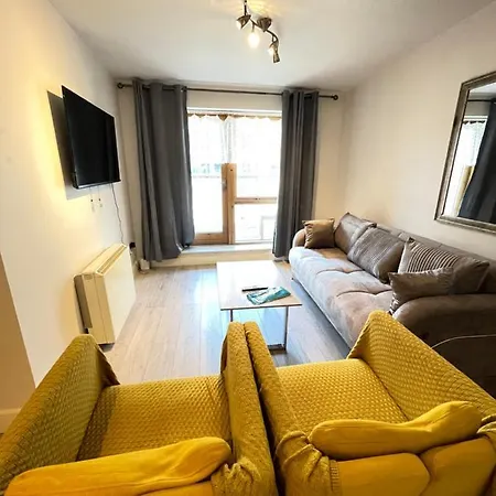 Greeg Court Apartment *