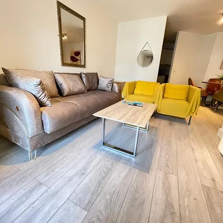 Greeg Court Apartment